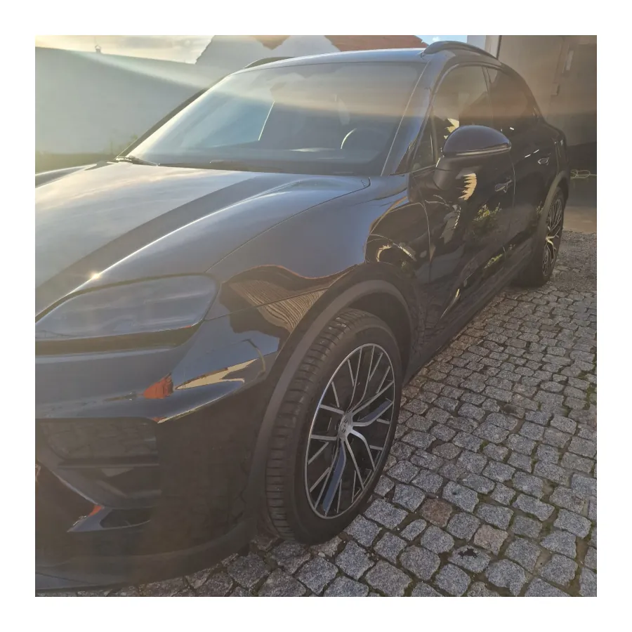 Porsche | Macan Eléctrico |  2025 | Preto Metalizado | 10500 kms - Image 3
